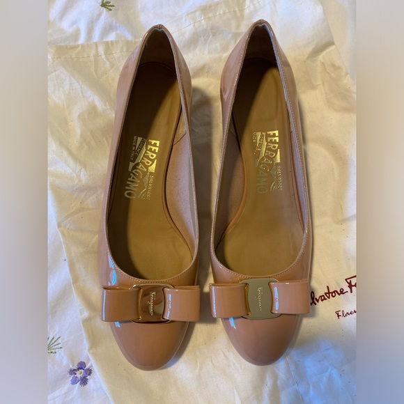 Ferragamo Vara Patent Pump - Picture 6 of 10